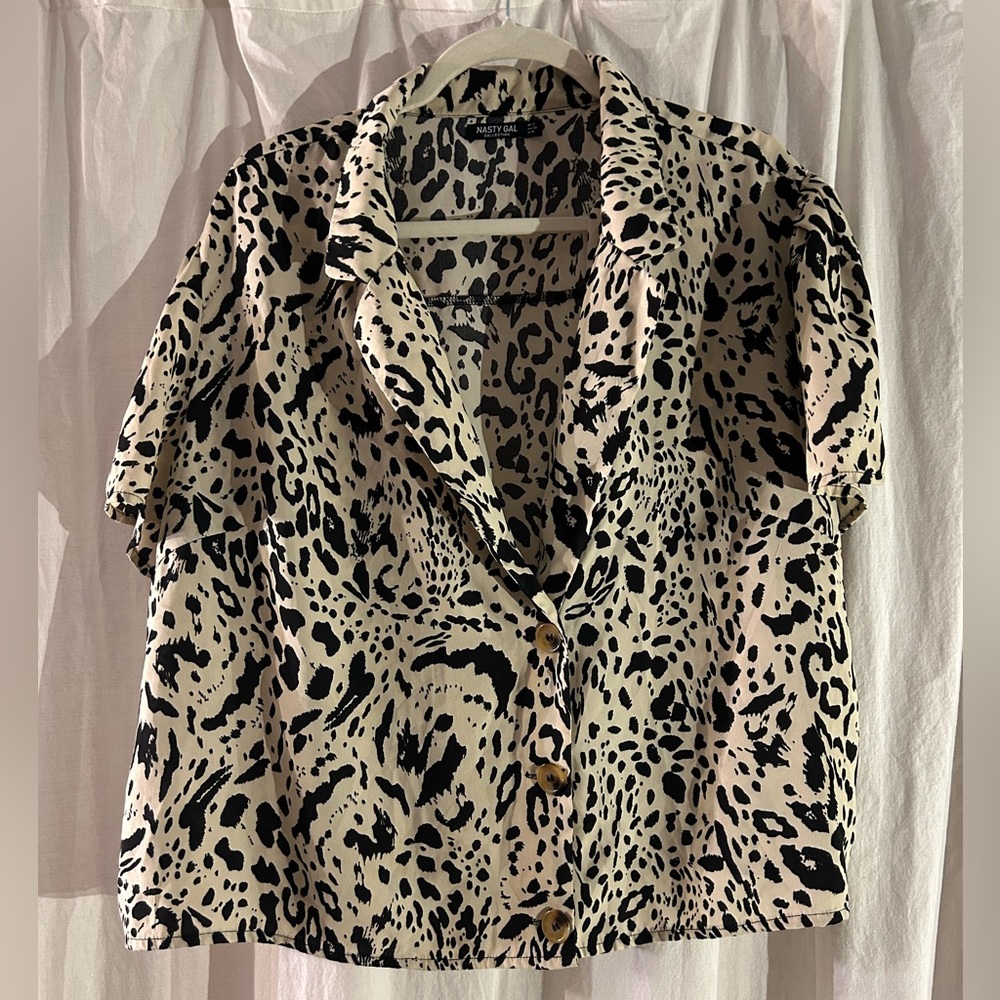 Nasty Gal Leopard Print V-Neck Button Blouse Top – Size 18